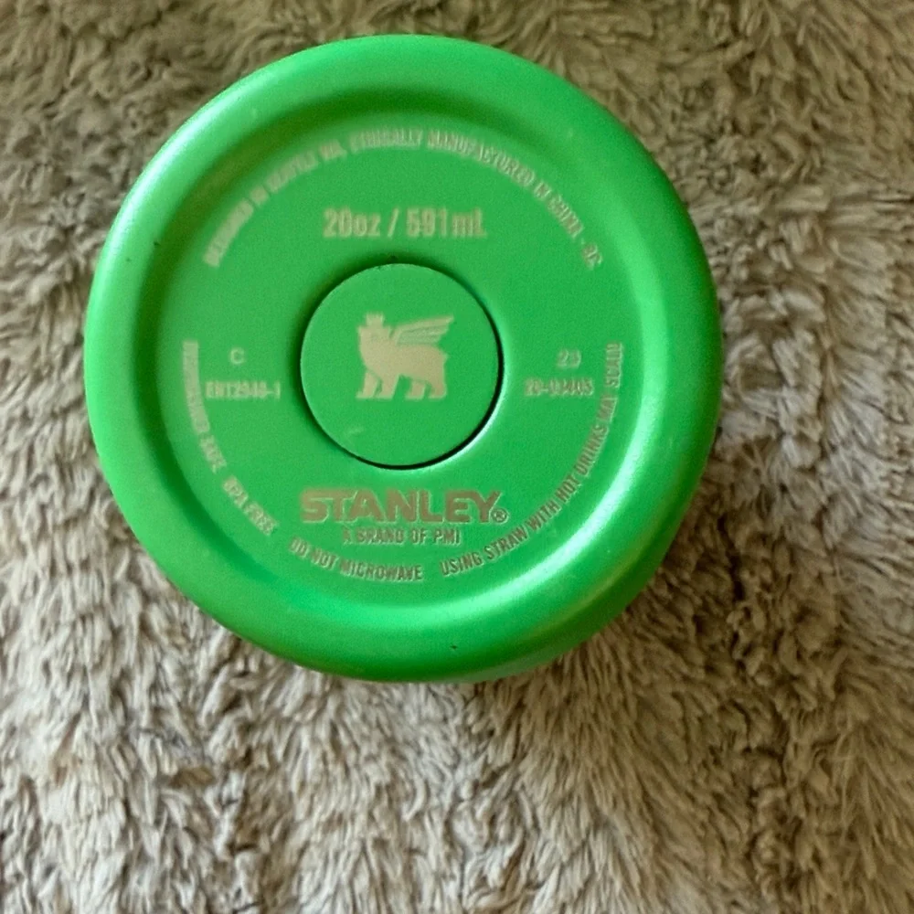 Stanley Bold Green Travel Tumbler - Picture 4 of 4